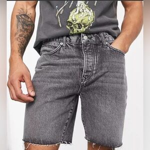 TOPMAN SLIM DENIM  BUTTON FLY SHORT IN GREY RAW HEM 28